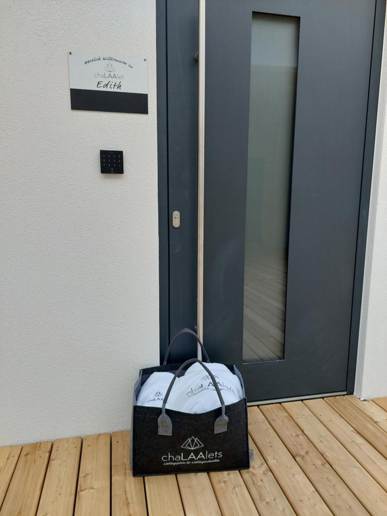 Chalaalets Villa Laa an der Thaya Exteriör bild
